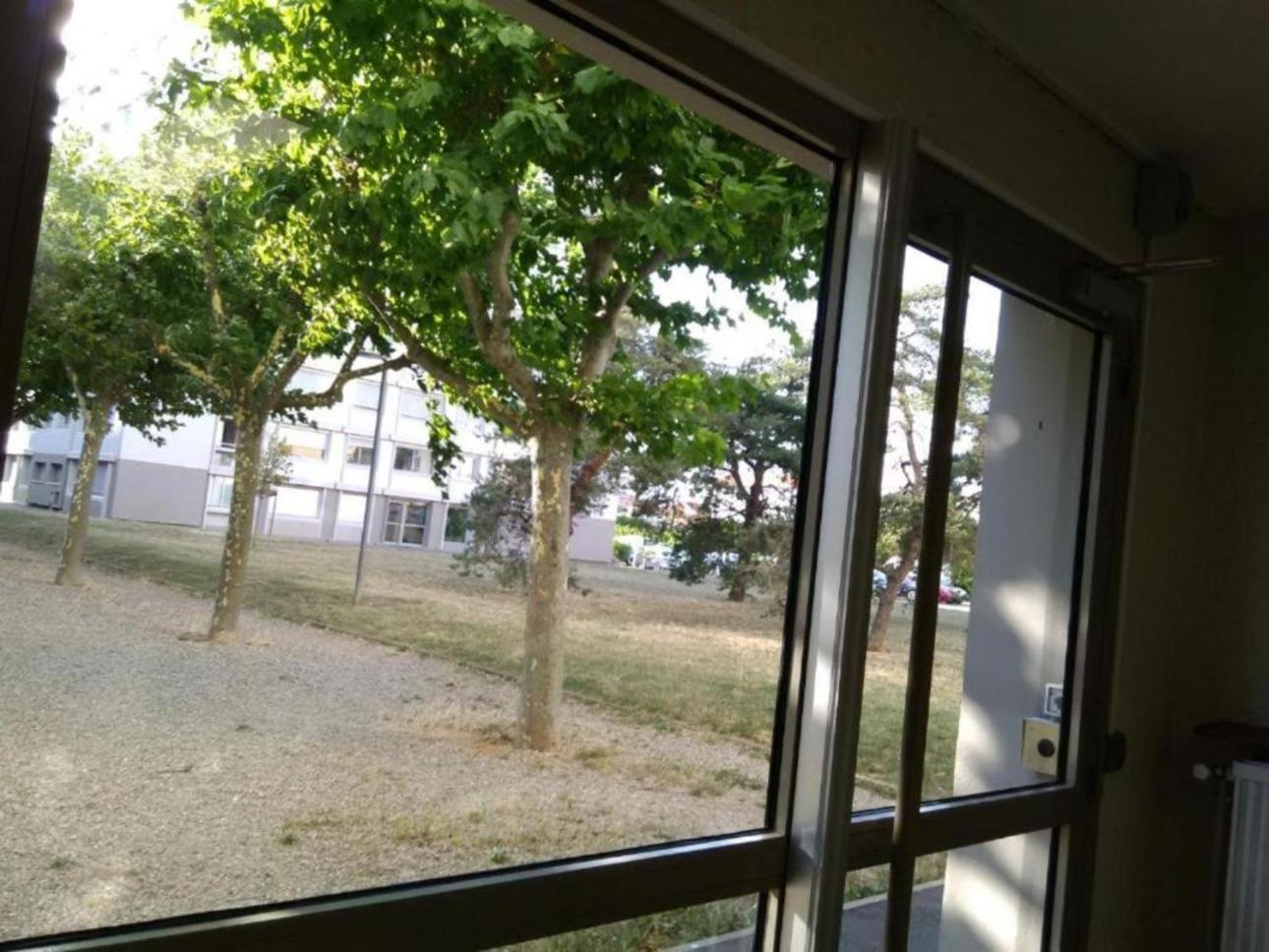 Appartement entier 70m² avec Balcon et Parking en Résidence Fermée Saint-Priest  Exterior foto